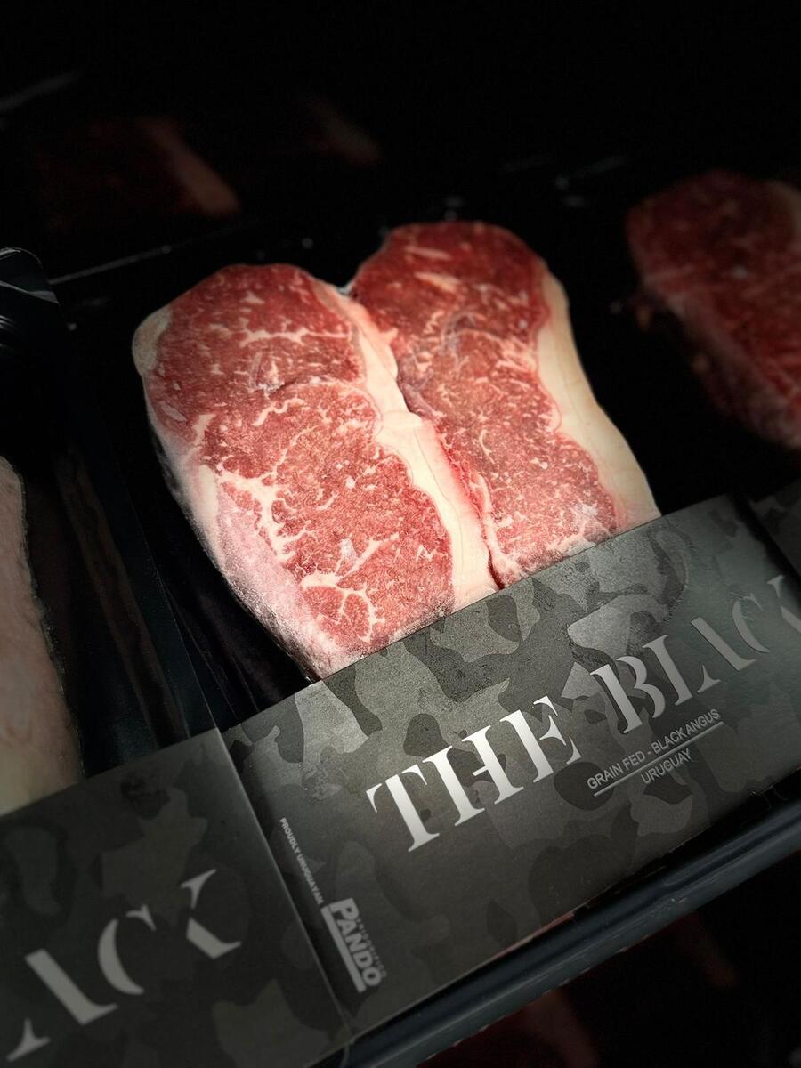 Kjöt, pylsur og skinkur