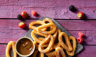 Churros með súkkulaðisósu og berjum
