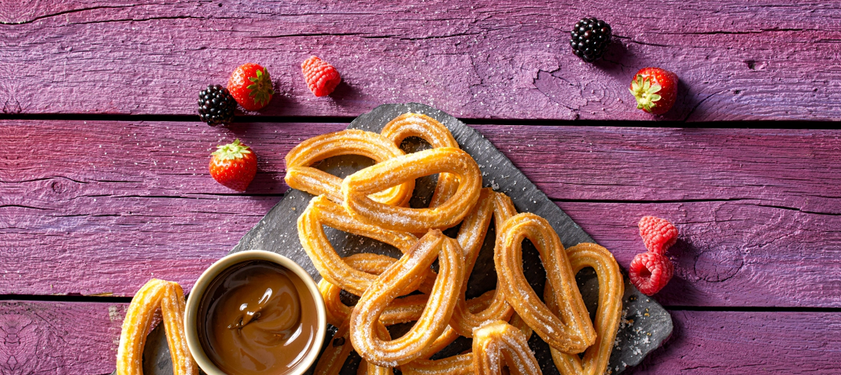 Churros með súkkulaðisósu og berjum