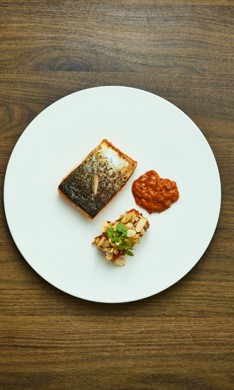 Lax með bakaðri sellerý rót, möndlum og „butter chicken“ sósu