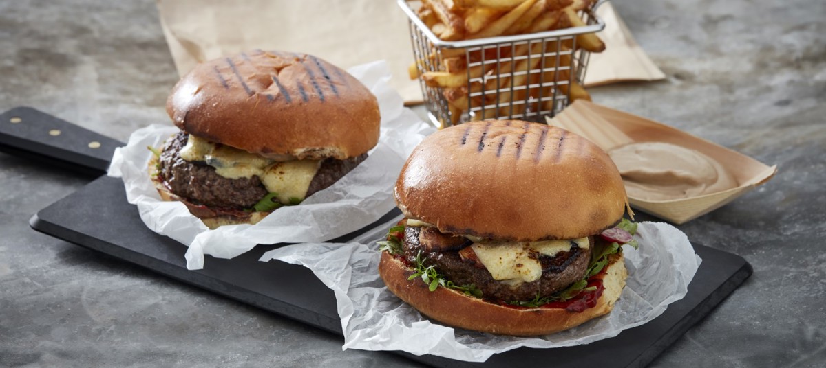 Hamborgari með majónesi með gerjuðum hvítlauk