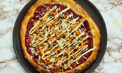 Vegan pizza með tofu, japönsku mæjónesi og papriku