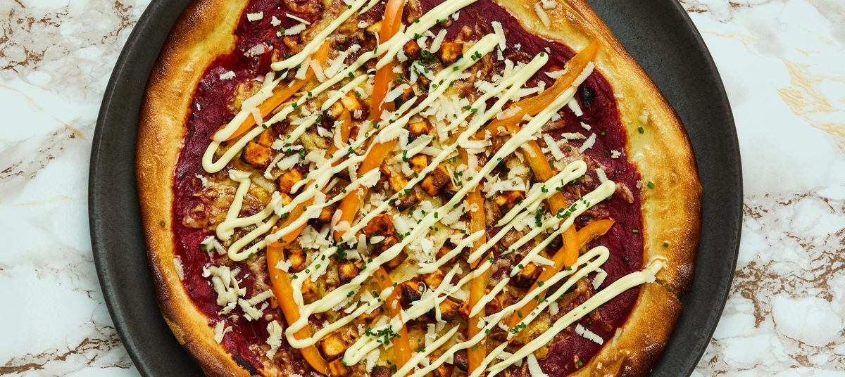 Vegan pizza með tofu, japönsku mæjónesi og papriku