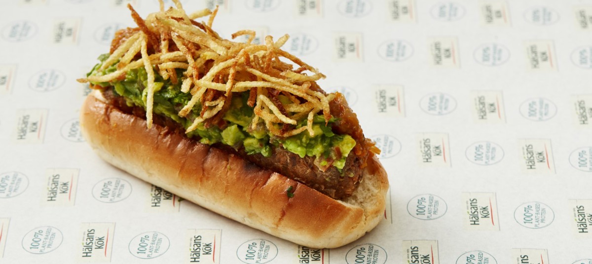 Pylsa með „baunalausu chili“ og guacamole (vegan)